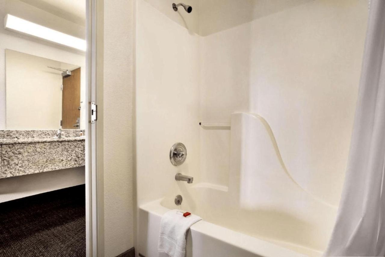 Travelodge By Wyndham Cheyenne Exterior foto